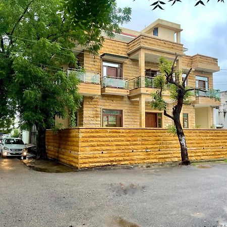 Karni Nivvas - Luxury Redefined Villa Udaipur Buitenkant foto