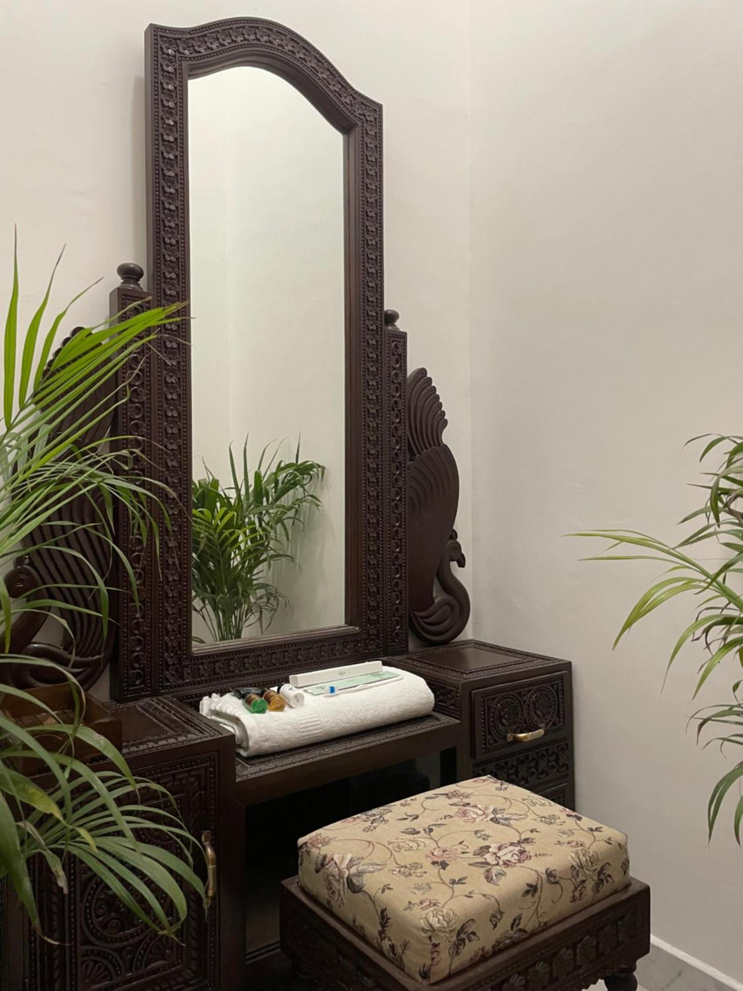 Karni Nivvas - Luxury Redefined Villa Udaipur Buitenkant foto