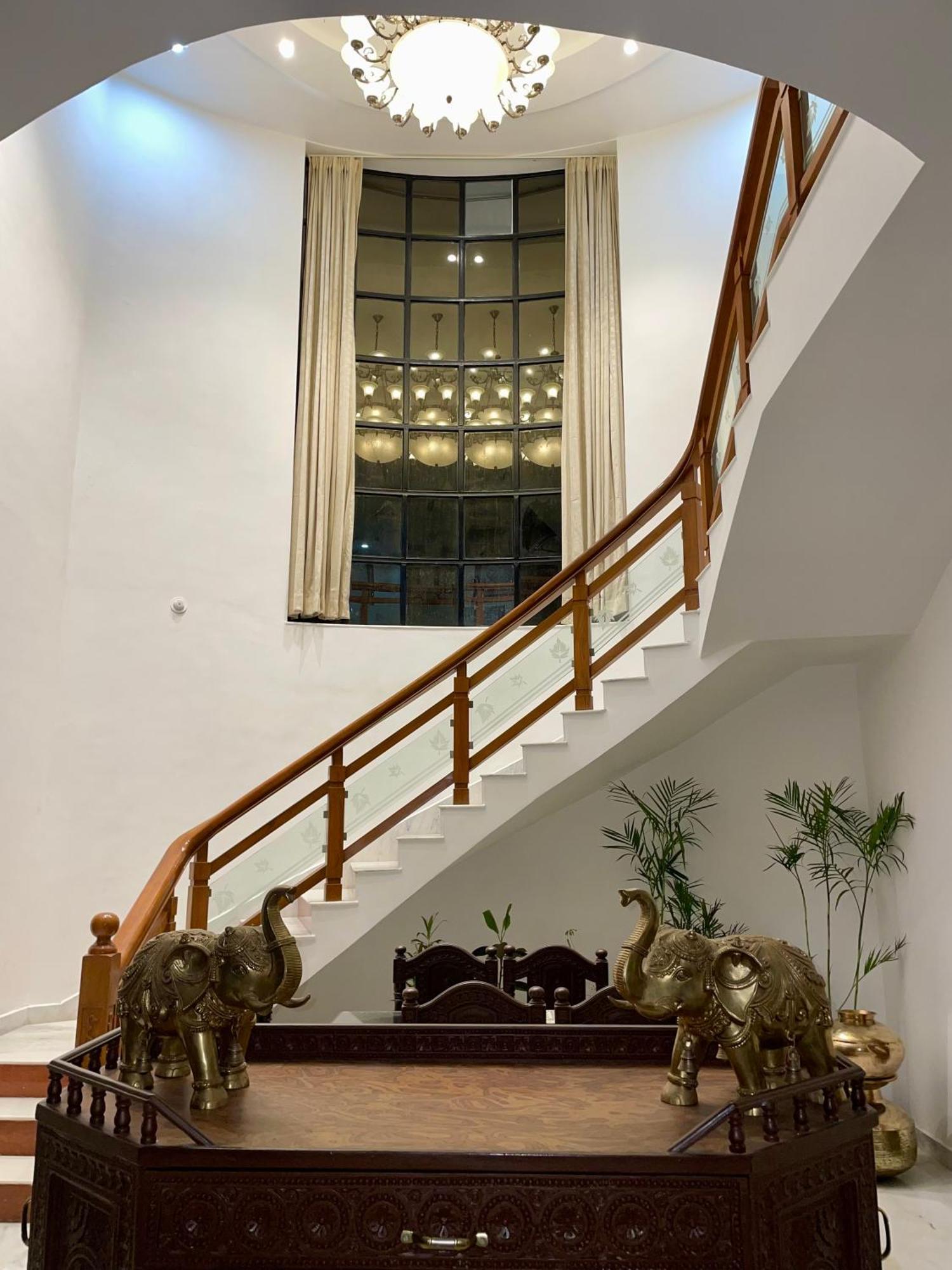Karni Nivvas - Luxury Redefined Villa Udaipur Buitenkant foto