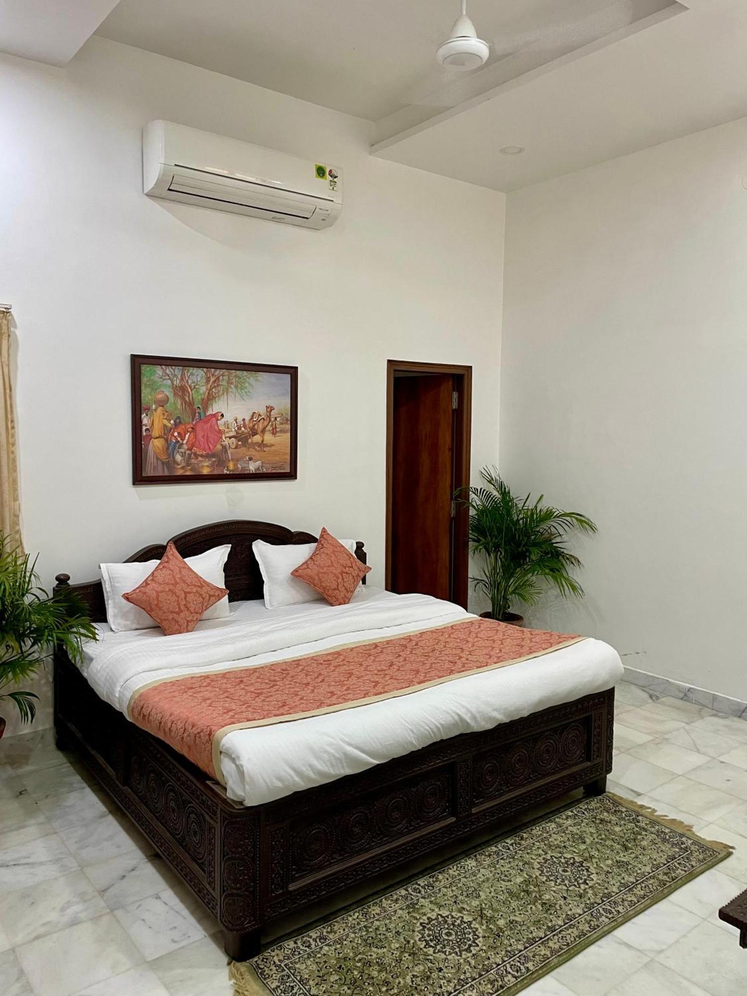 Karni Nivvas - Luxury Redefined Villa Udaipur Buitenkant foto