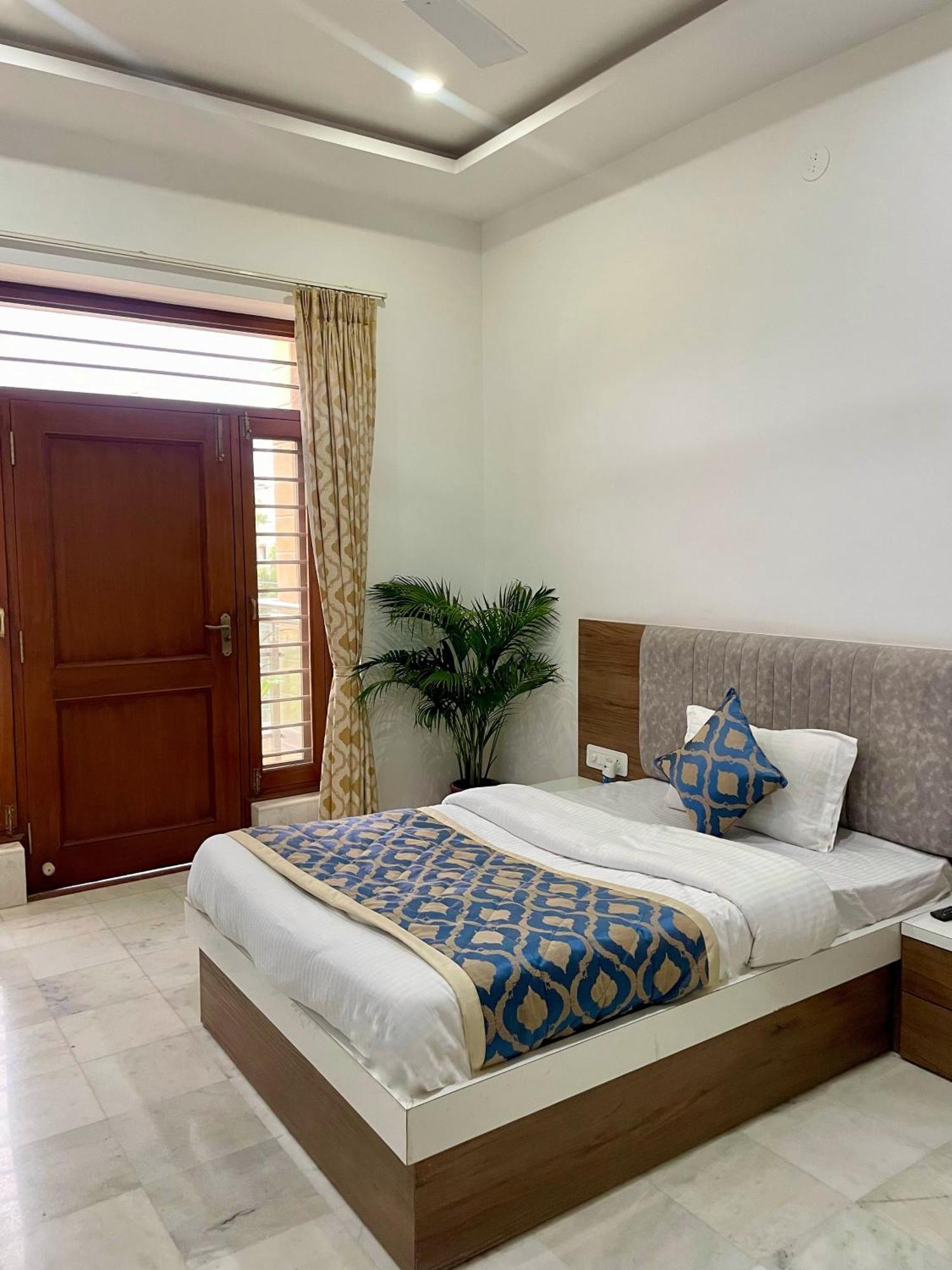 Karni Nivvas - Luxury Redefined Villa Udaipur Buitenkant foto