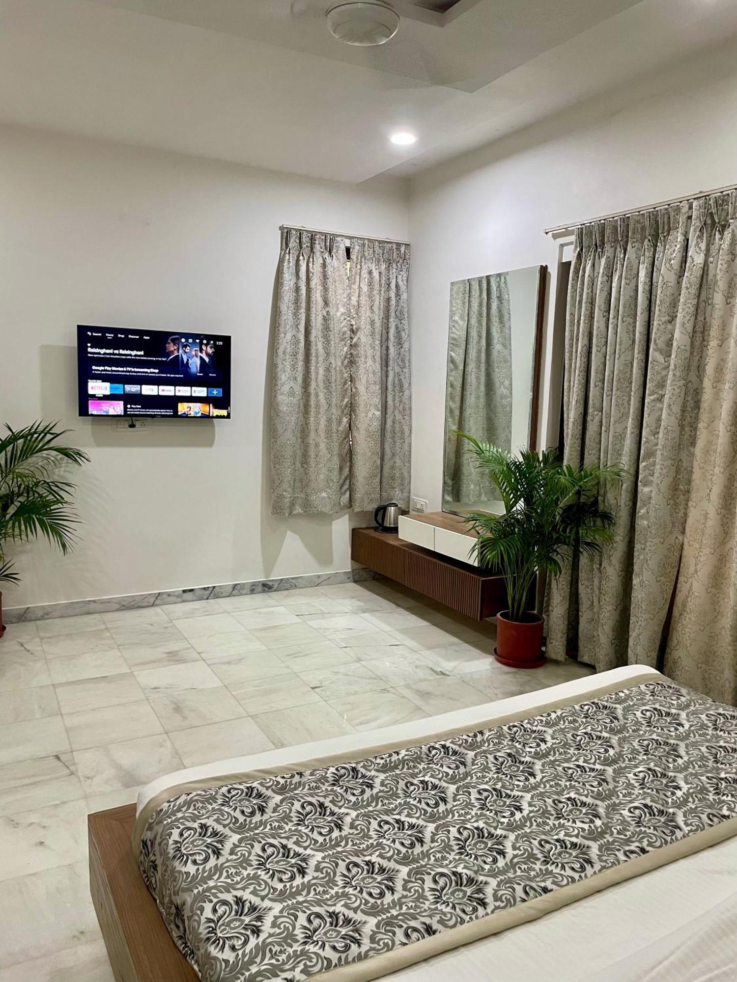 Karni Nivvas - Luxury Redefined Villa Udaipur Buitenkant foto