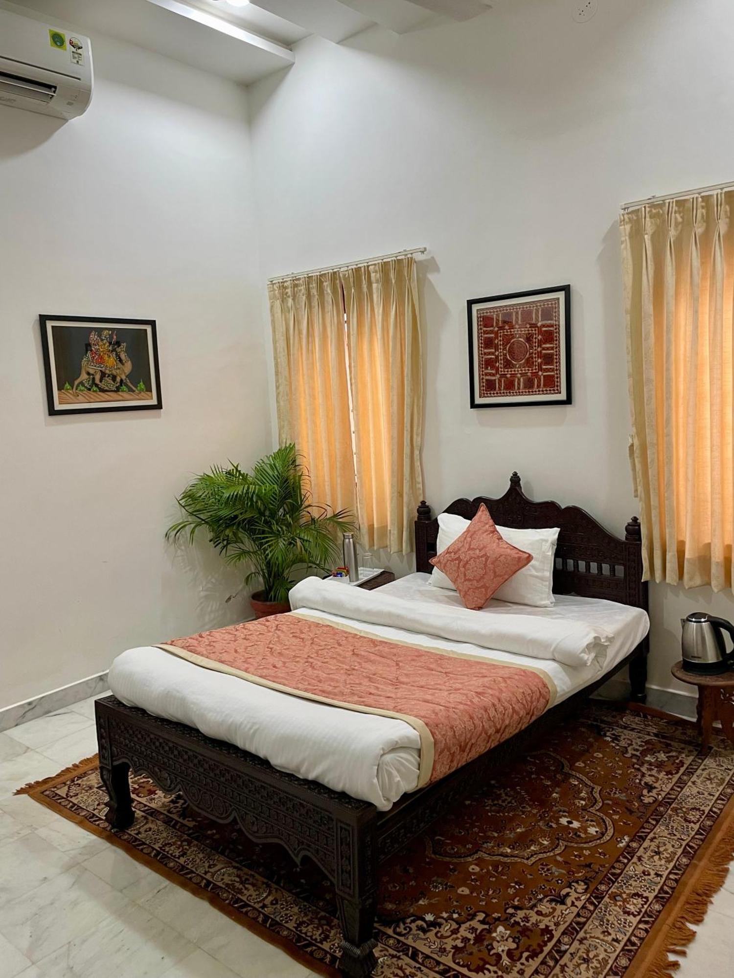 Karni Nivvas - Luxury Redefined Villa Udaipur Buitenkant foto
