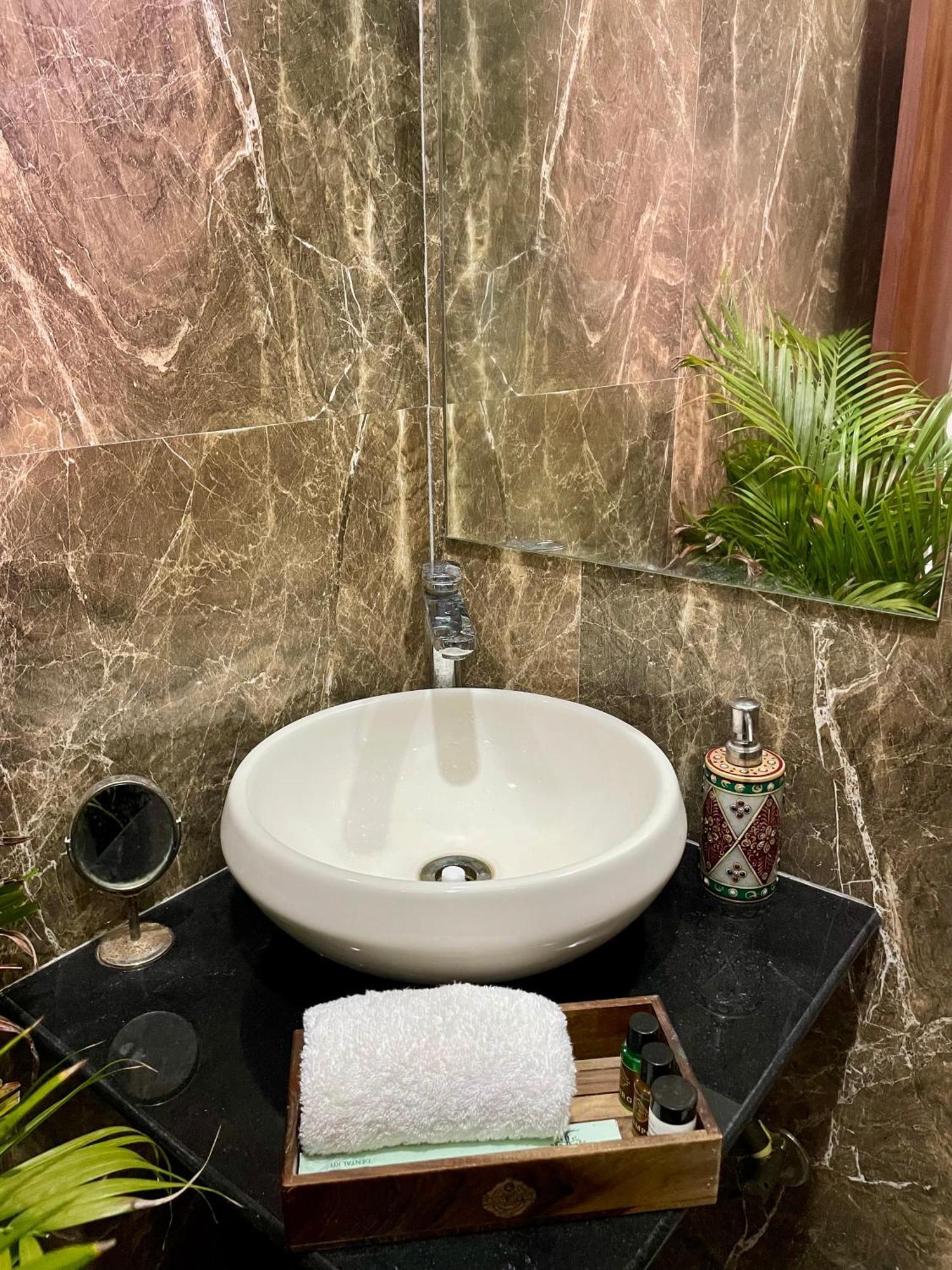 Karni Nivvas - Luxury Redefined Villa Udaipur Buitenkant foto